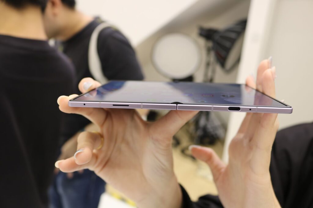 Here’s 8 Reasons Why You Need To Own The New Samsung Galaxy Z Fold 8 Flagship Foldable 13 Samsung Galaxy Z Fold 8 side