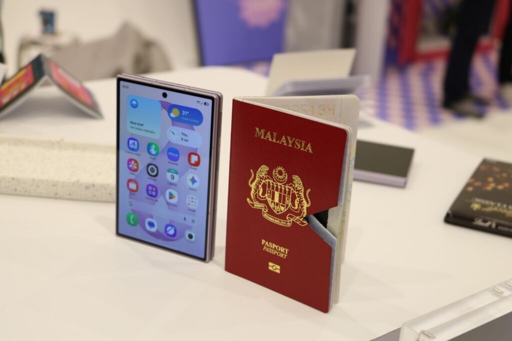 Here’s 8 Reasons Why You Need To Own The New Samsung Galaxy Z Fold 8 Flagship Foldable 5 Samsung Galaxy Z Fold 8 size