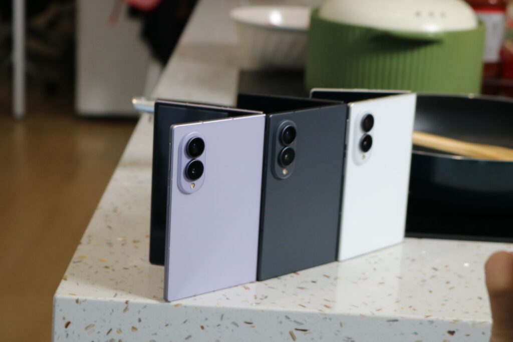Here’s 8 Reasons Why You Need To Own The New Samsung Galaxy Z Fold 8 Flagship Foldable 14 Samsung Galaxy Z Fold 8 colours