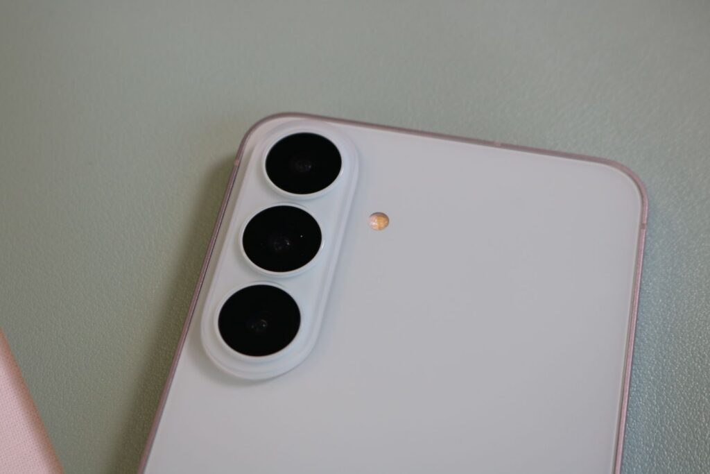 Samsung Galaxy S26 FE rear