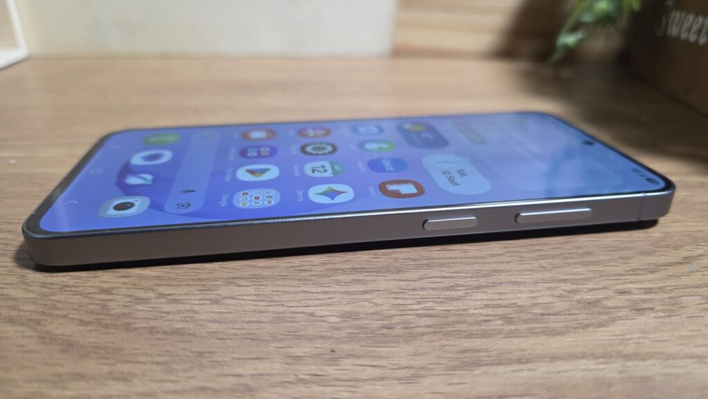 Samsung Galaxy S26 FE Review right