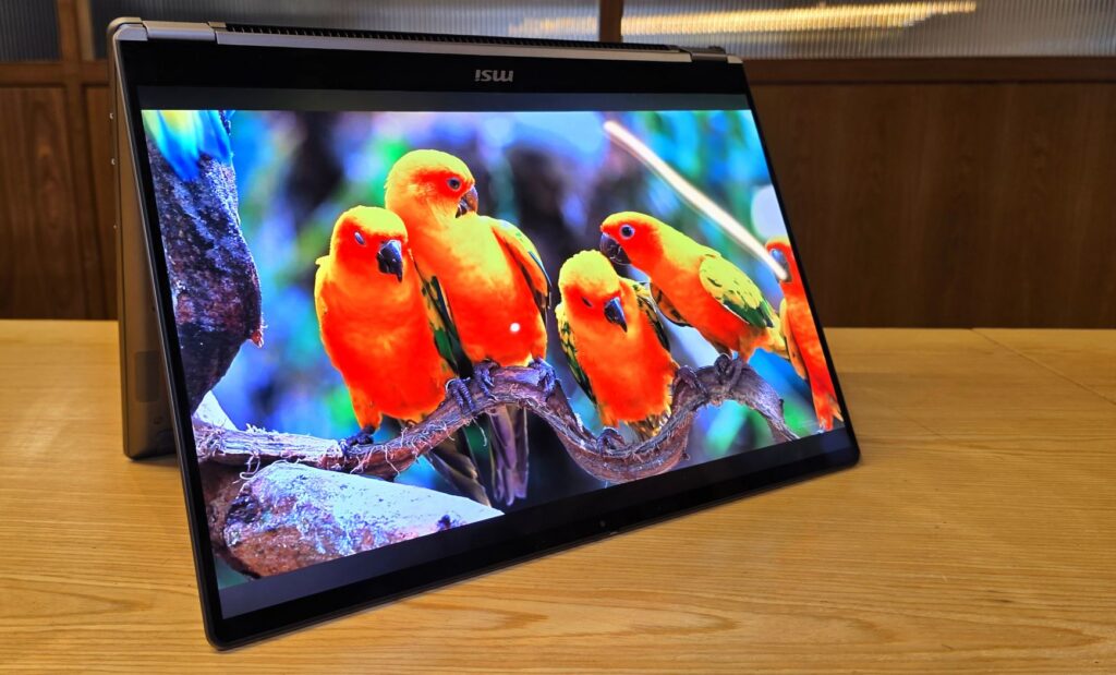 MSI Prestige N16 Flip AI Plus art