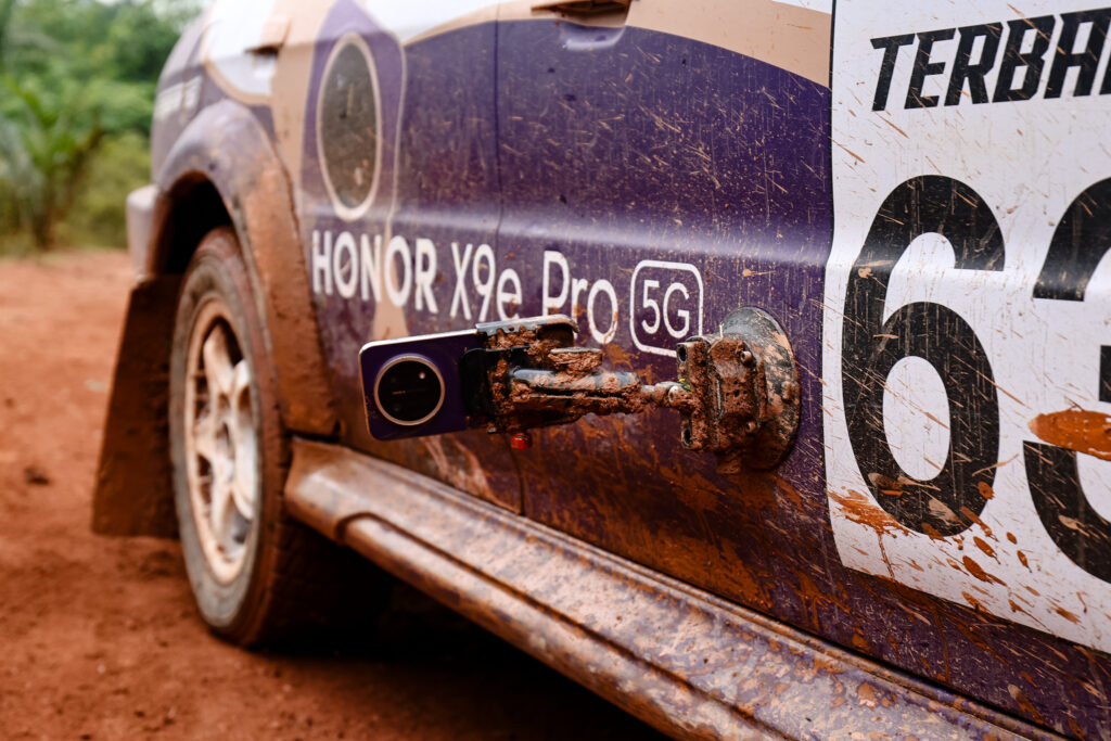 HONOR X9e Pro showcases toughness in two short videos with Malaysian film TERBANG 1