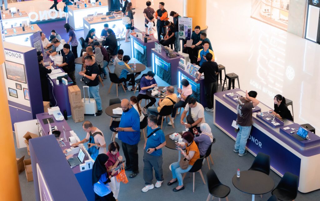Honor X9e Pro roadshows roll out nationwide with free gifts and games galore 18