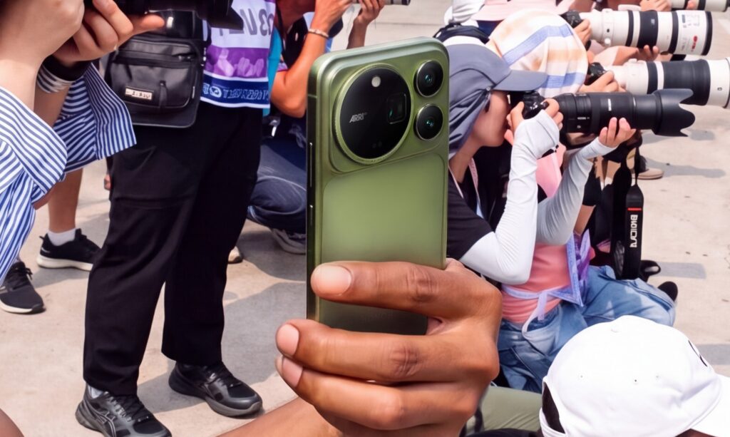 Flagship Honor Magic9 Pro Max seen at F1 Bahrain Grand Prix at Sepang 7