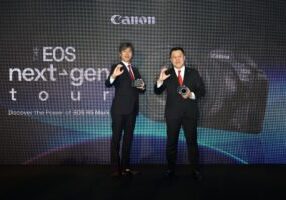 Masato Yoshiie, President & CEO, and Edward Chang, Head of Image Communication Business Division, at Canon Marketing Malaysia, officiating the launch of the Canon EOS Next Gen Tour 2024.